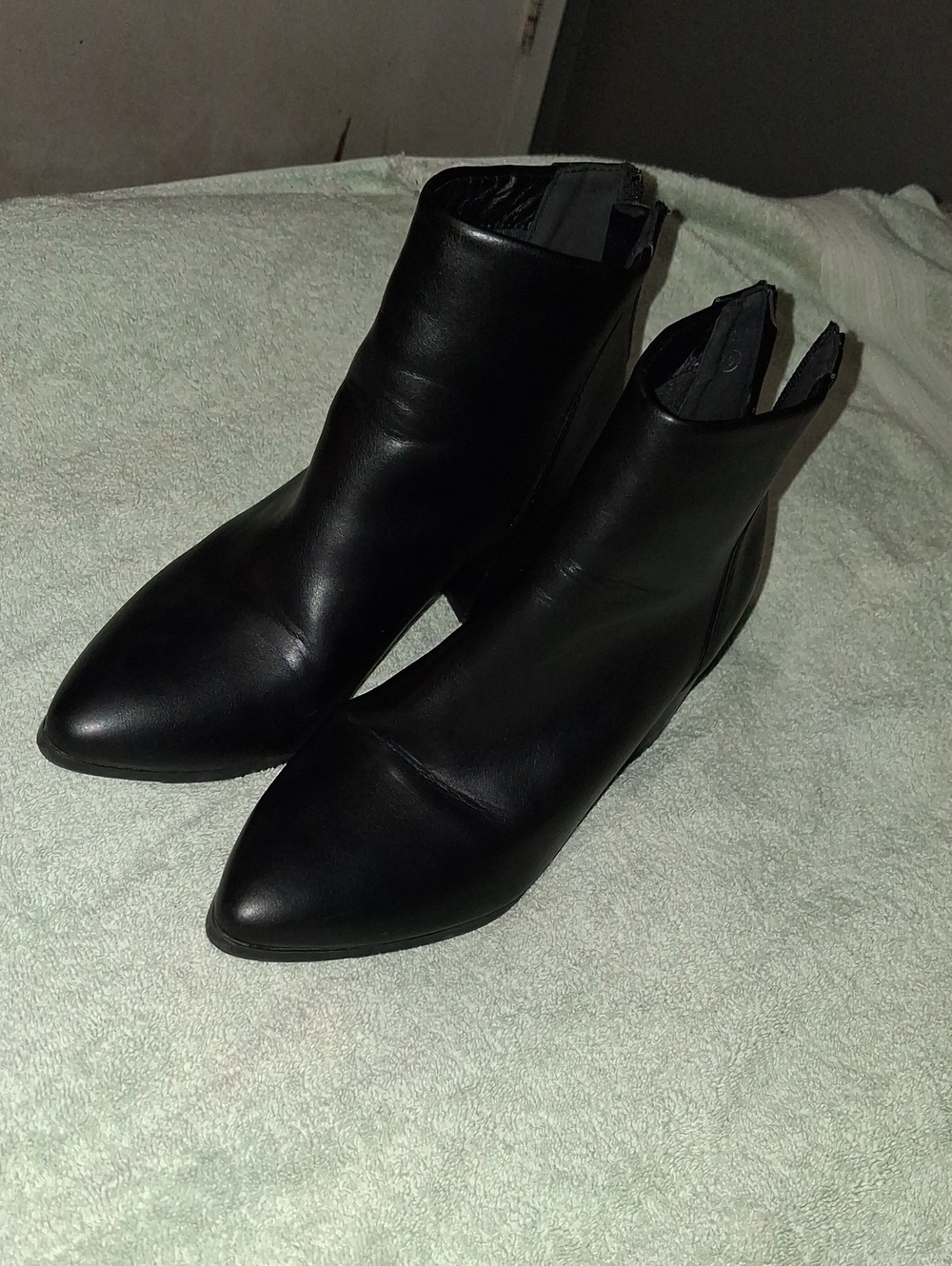 TOP Moda Black Pointed Leather Ankle Booties with Side Zip